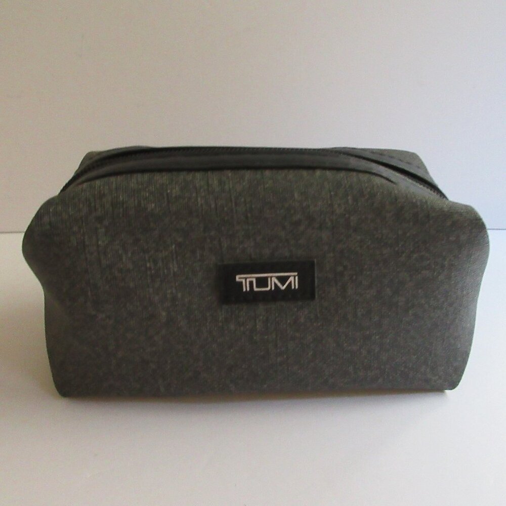 TUMI Delta Air Travel Cosmetic Makeup Case Bag Eye Mask Gray Amenity Kit Zip Top
